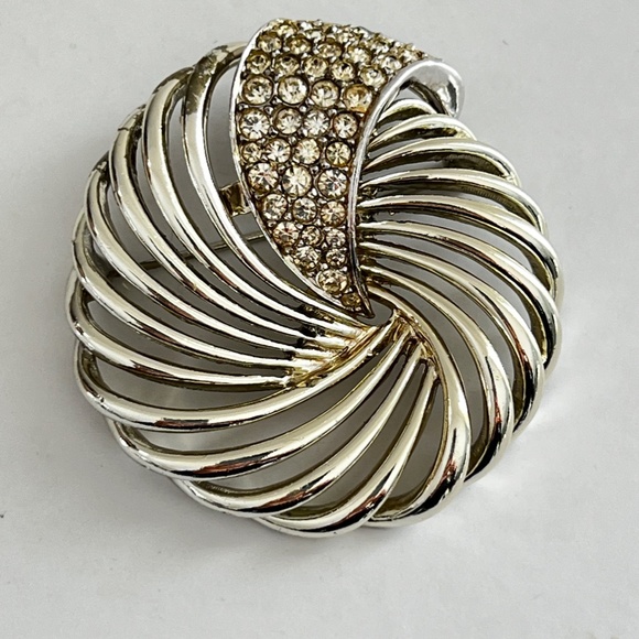 Vintage Marbourx ( Marcel Boucher) Brooch stamped # 649  Silver tone Rhinestones - Picture 1 of 7